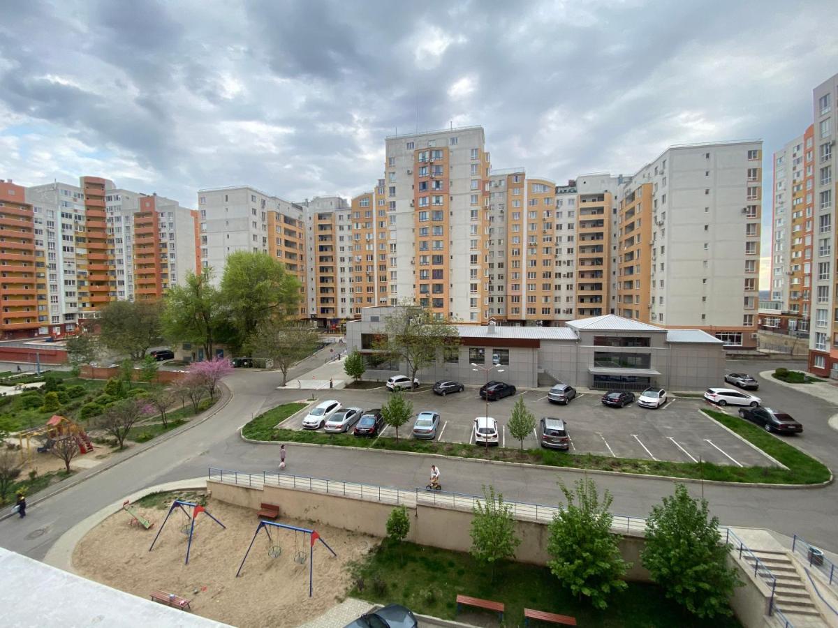 Two Bedroom Large Apartment In Кишинев Екстериор снимка