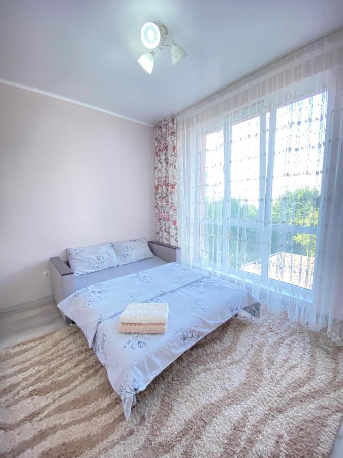 Two Bedroom Large Apartment In Кишинев Екстериор снимка