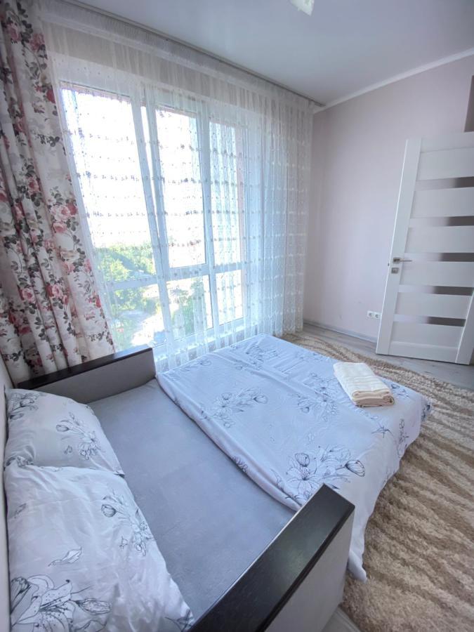 Two Bedroom Large Apartment In Кишинев Екстериор снимка