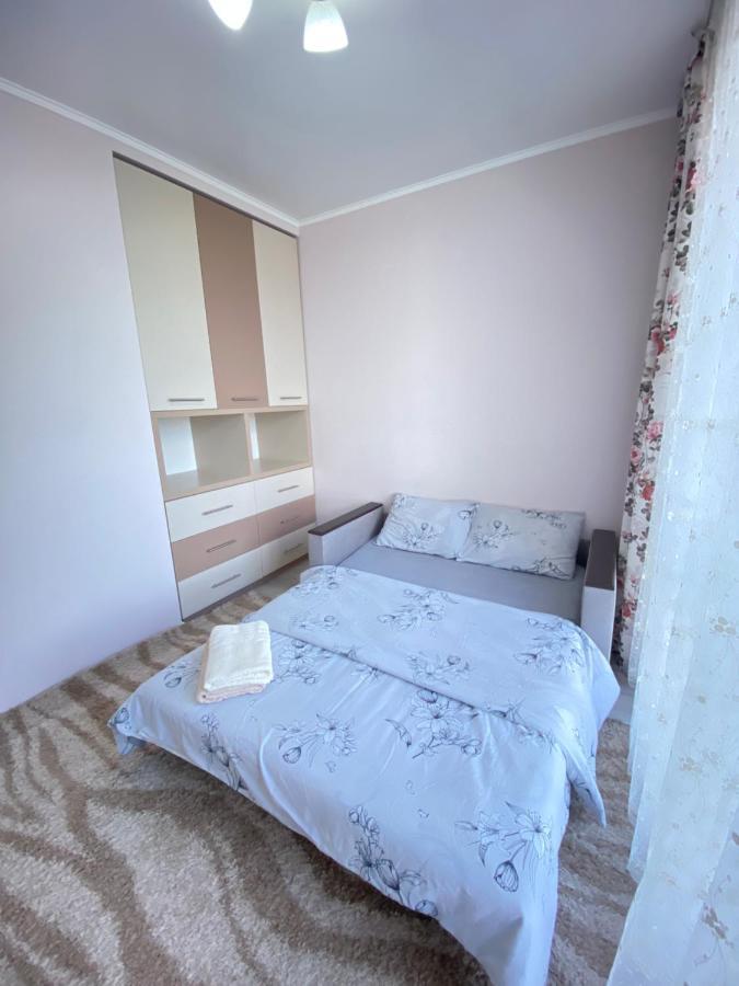 Two Bedroom Large Apartment In Кишинев Екстериор снимка