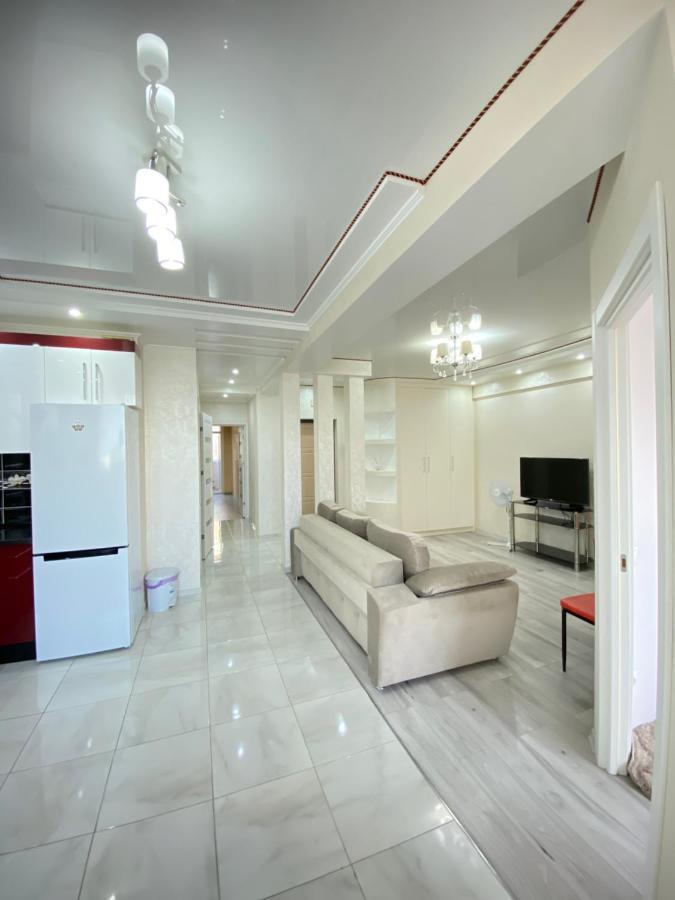 Two Bedroom Large Apartment In Кишинев Екстериор снимка