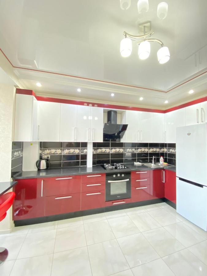 Two Bedroom Large Apartment In Кишинев Екстериор снимка