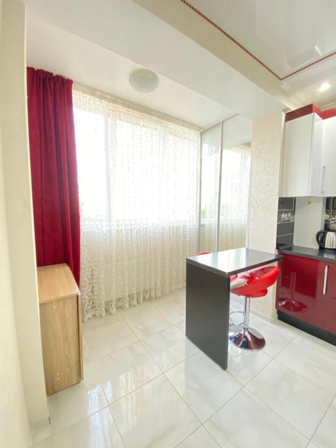 Two Bedroom Large Apartment In Кишинев Екстериор снимка