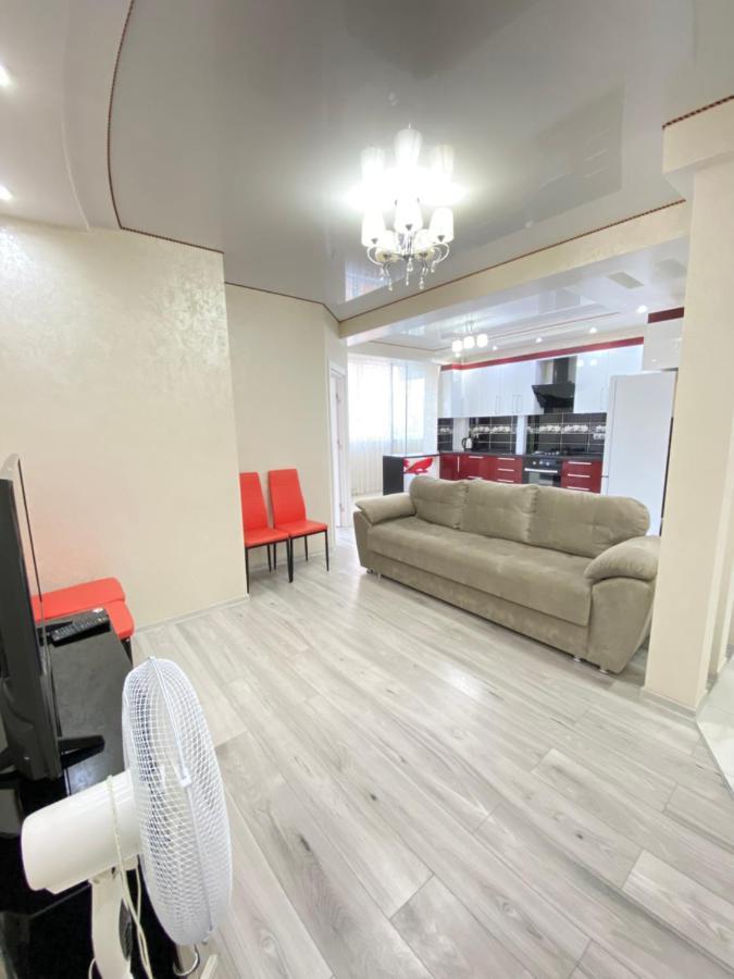 Two Bedroom Large Apartment In Кишинев Екстериор снимка