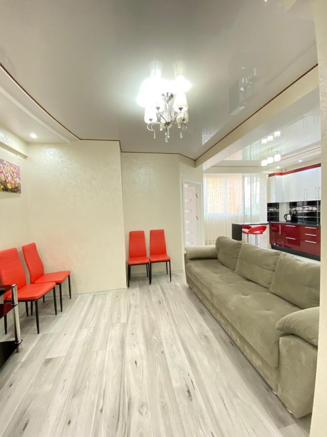 Two Bedroom Large Apartment In Кишинев Екстериор снимка