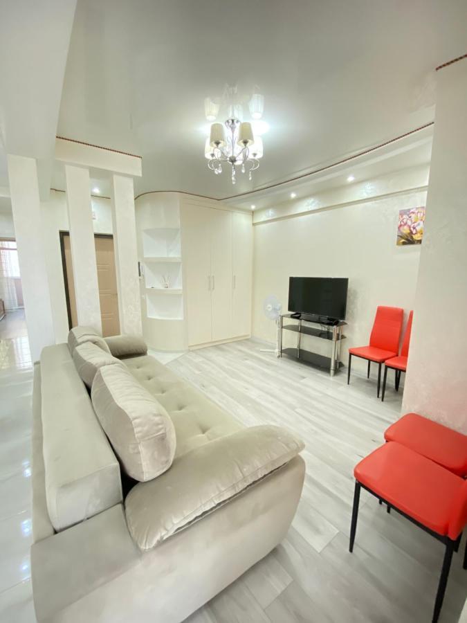 Two Bedroom Large Apartment In Кишинев Екстериор снимка