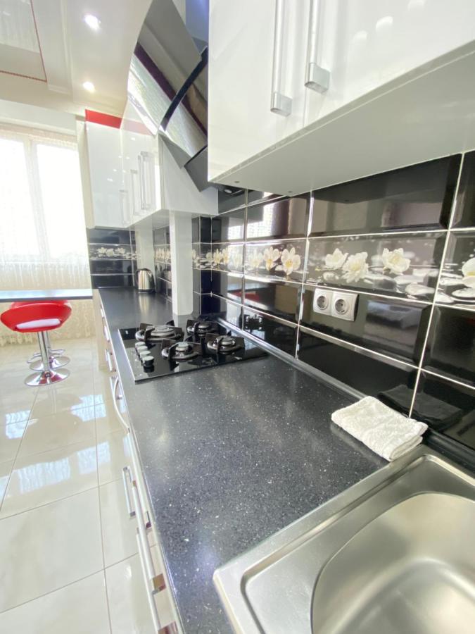 Two Bedroom Large Apartment In Кишинев Екстериор снимка