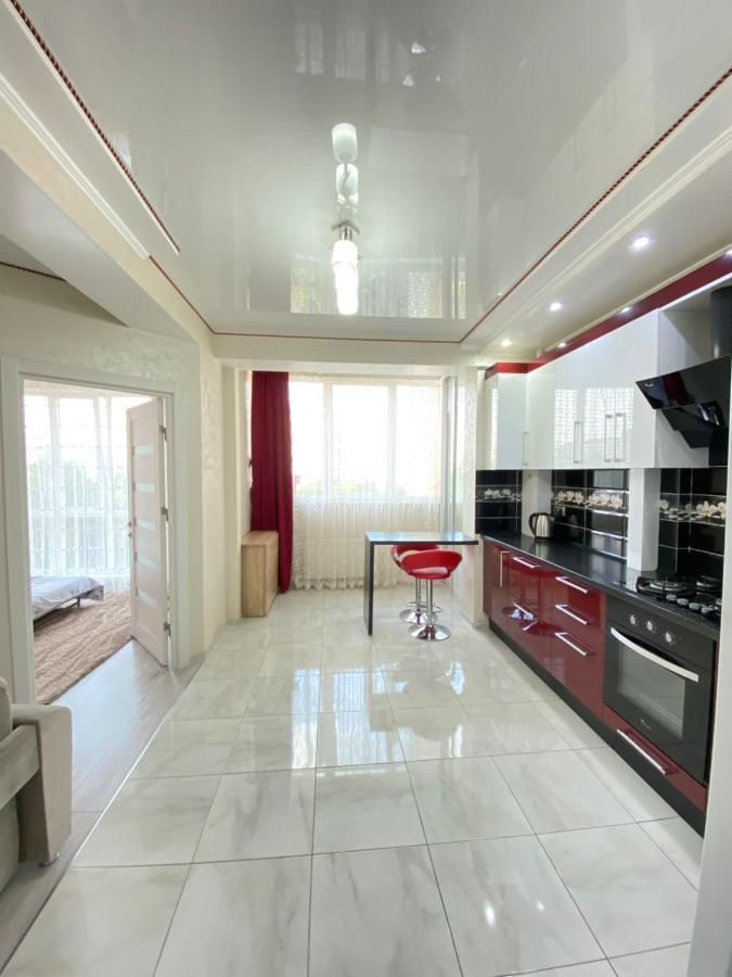 Two Bedroom Large Apartment In Кишинев Екстериор снимка