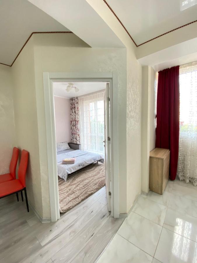 Two Bedroom Large Apartment In Кишинев Екстериор снимка