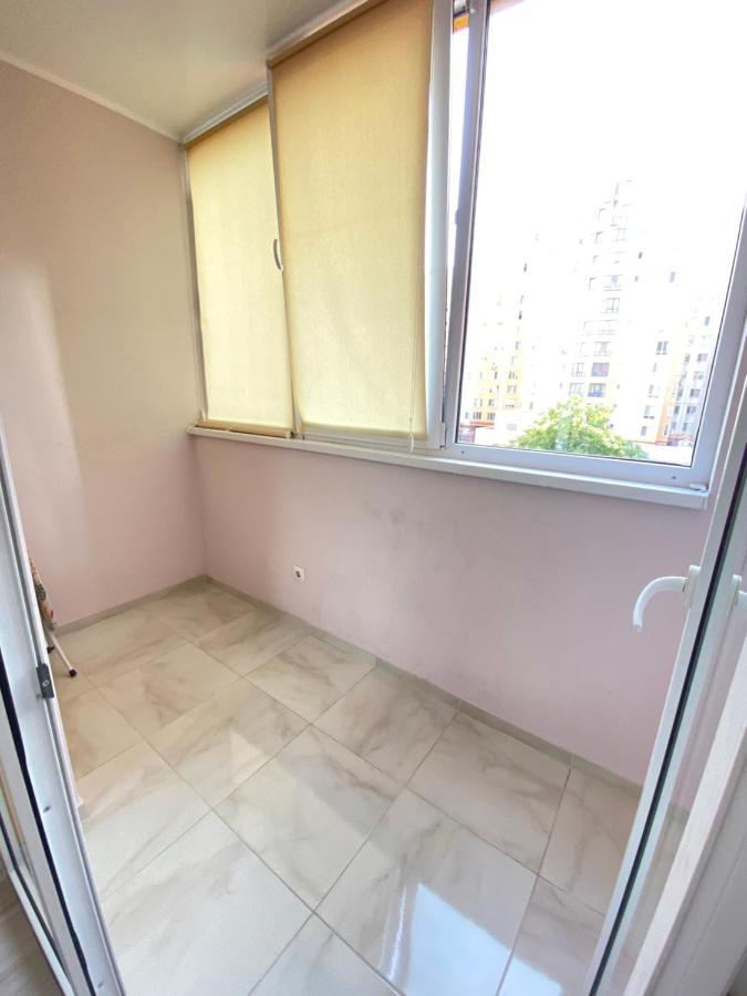 Two Bedroom Large Apartment In Кишинев Екстериор снимка