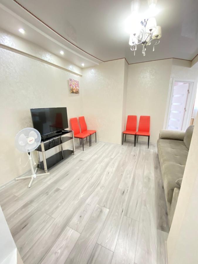 Two Bedroom Large Apartment In Кишинев Екстериор снимка