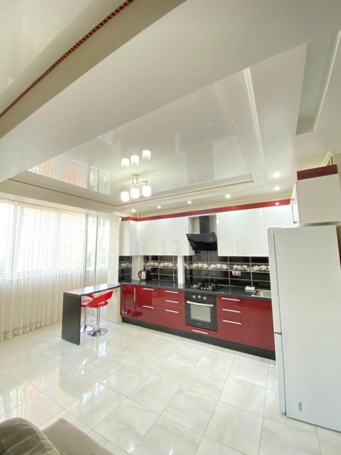 Two Bedroom Large Apartment In Кишинев Екстериор снимка