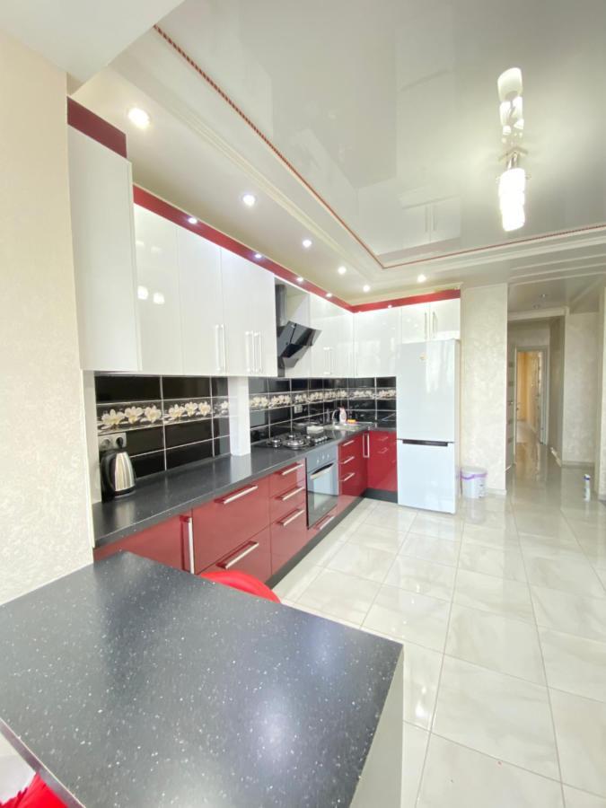Two Bedroom Large Apartment In Кишинев Екстериор снимка