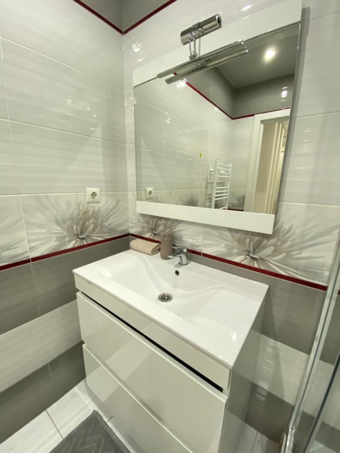 Two Bedroom Large Apartment In Кишинев Екстериор снимка