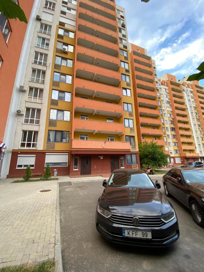 Two Bedroom Large Apartment In Кишинев Екстериор снимка