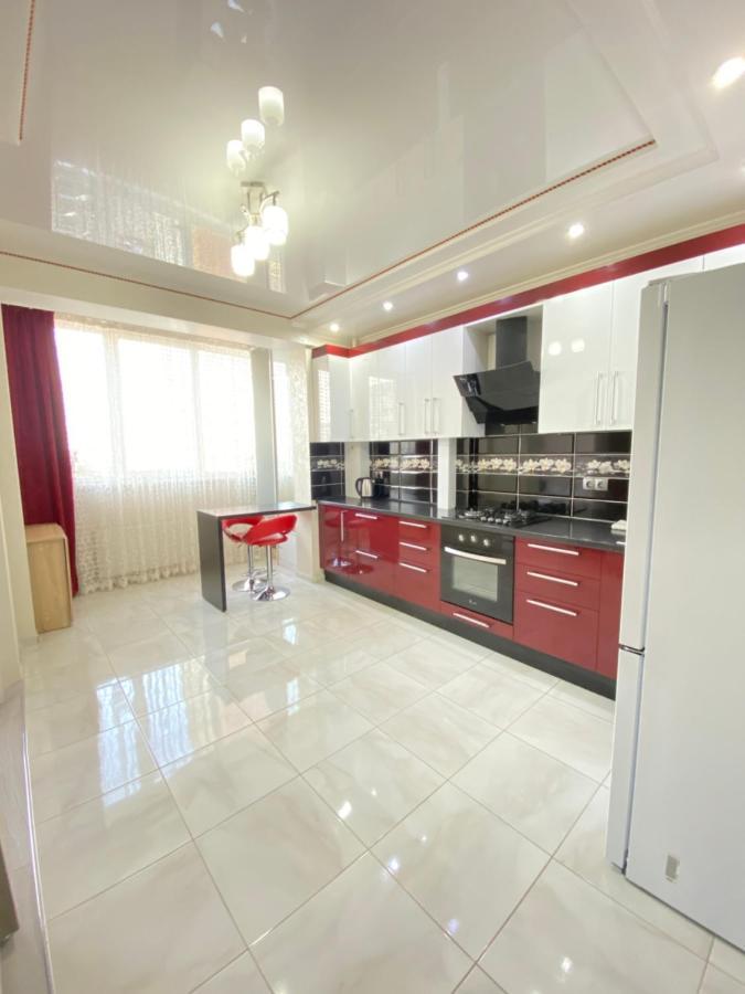 Two Bedroom Large Apartment In Кишинев Екстериор снимка