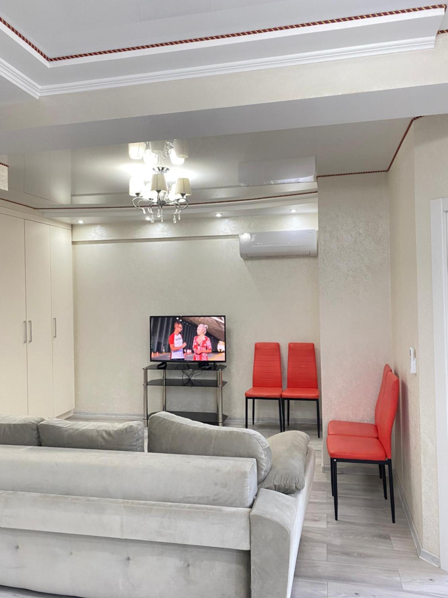Two Bedroom Large Apartment In Кишинев Екстериор снимка