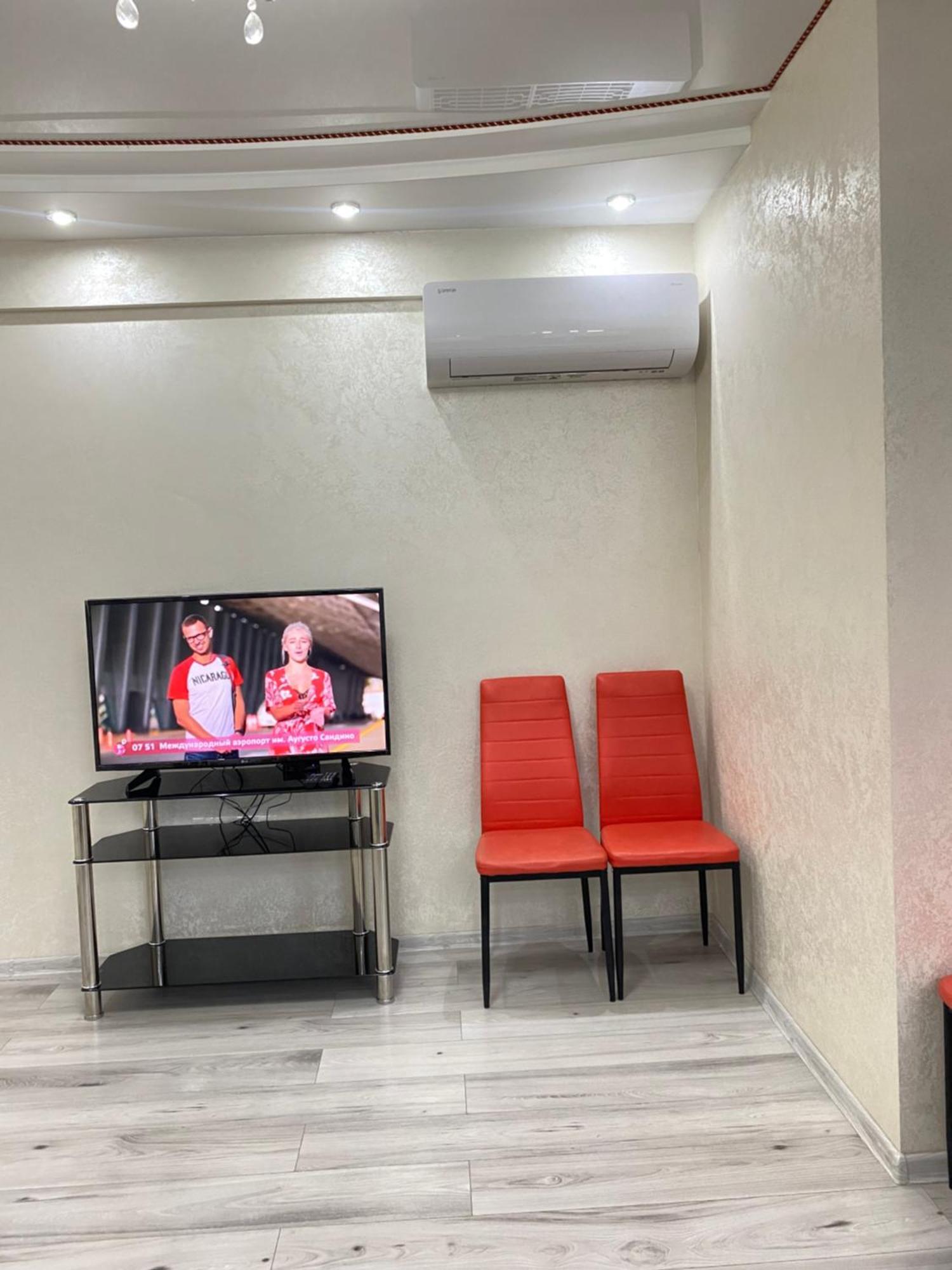 Two Bedroom Large Apartment In Кишинев Екстериор снимка