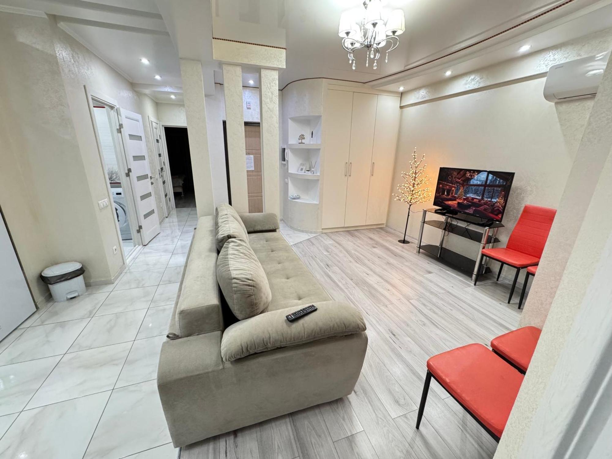 Two Bedroom Large Apartment In Кишинев Екстериор снимка